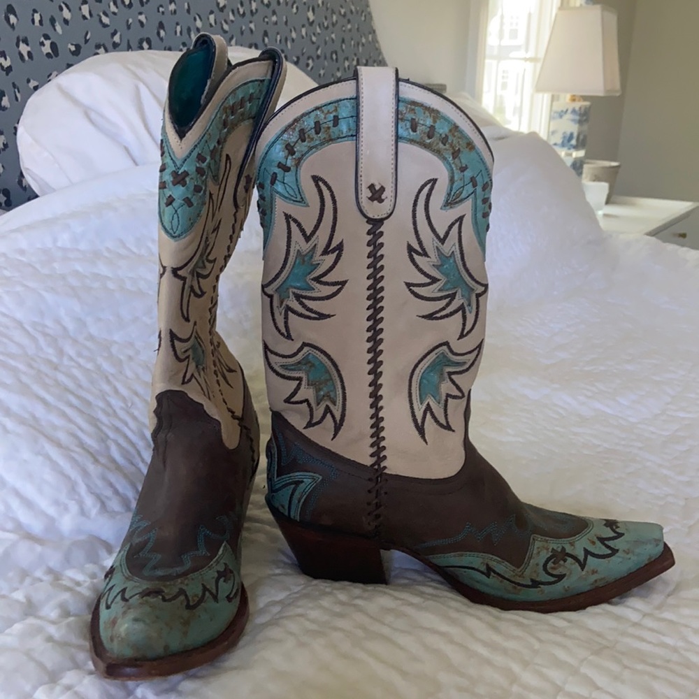 Tony lama cowgirl boots!! Excellent condition.
